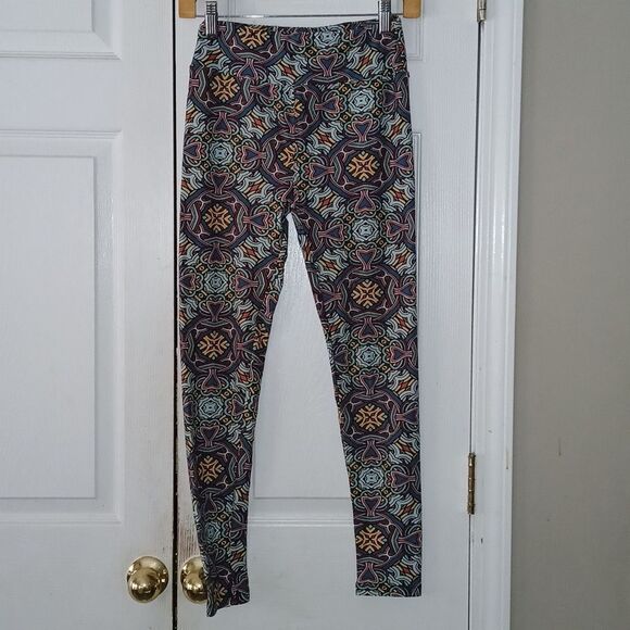 Lularoe blue celtic knot buttery soft leggings Sz One Size - Picture 1 of 6